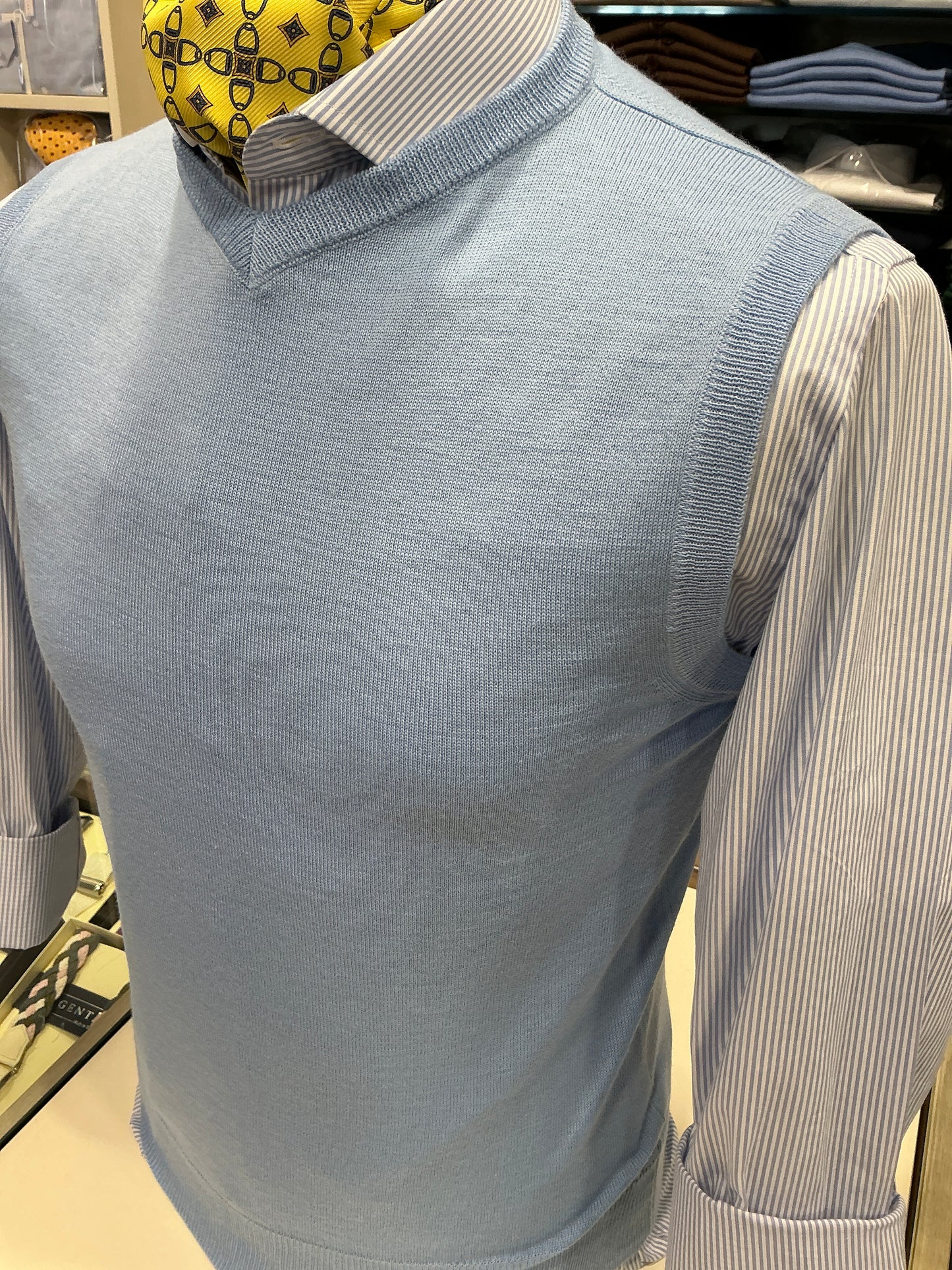 Gilet lana con piccolo scollo a V
