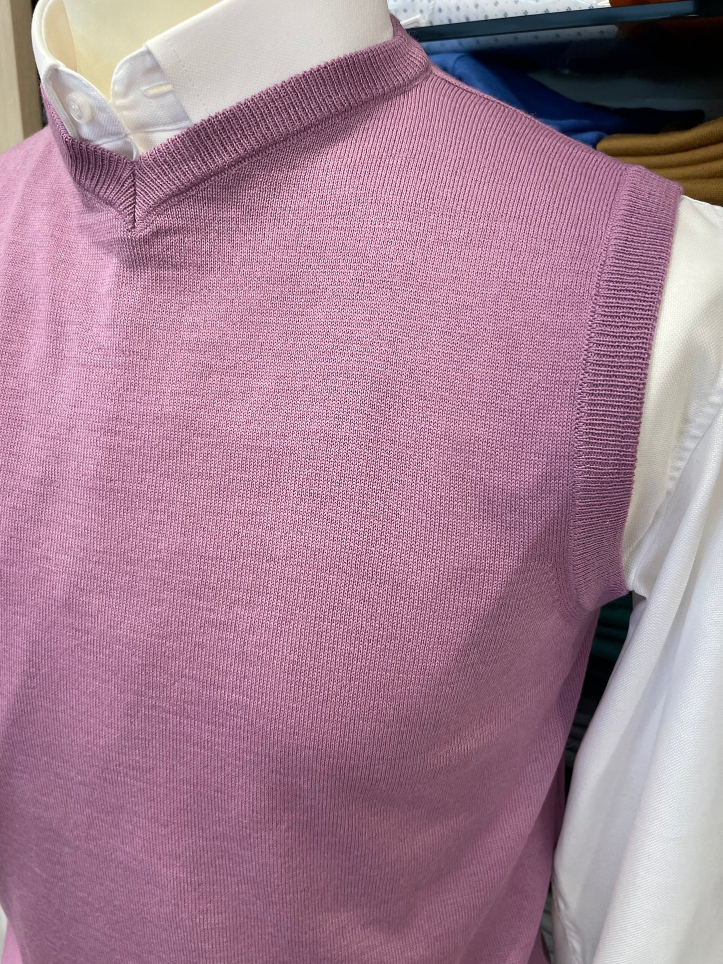 GILET con piccolo scollo a V METÀ PREZZO