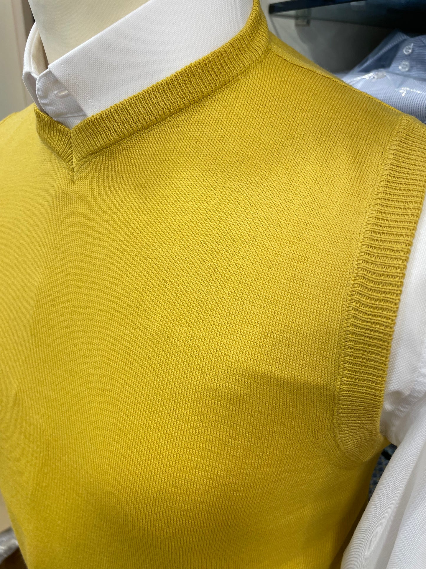 Gilet lana con piccolo scollo a V